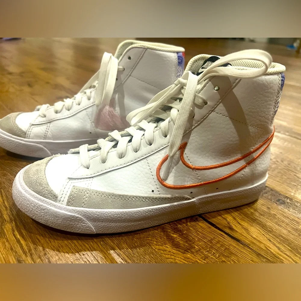 Nike Blazer Mid 77 SE GS White‎ Magic Ember DJ0265-100 Size 6 youth 7.5 women